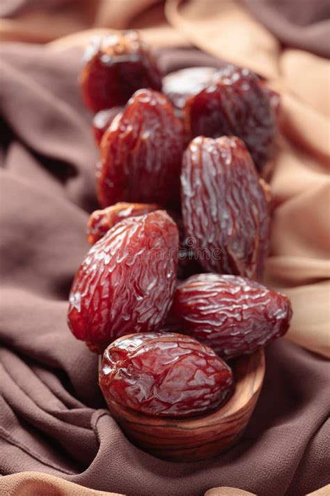 Juicy Dates 